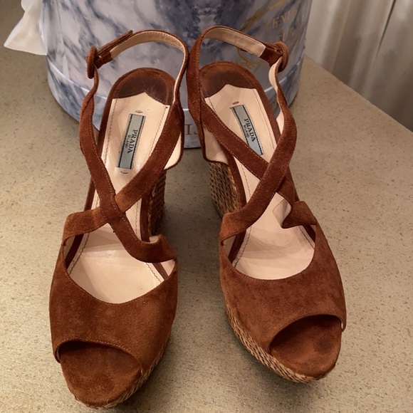 Prada Wedges. Suede camel color. Size 41. - Picture 2 of 8